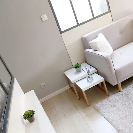 Sur Cour à 9e Mont D'or Appartement *